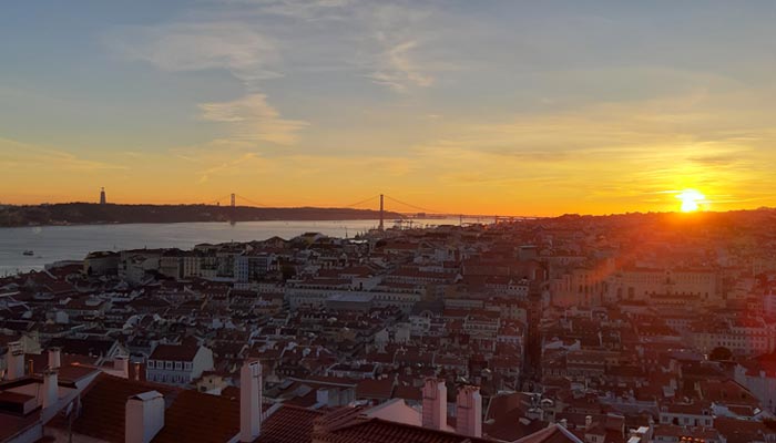 Ponte-25-de-abril-vista-do-Mirante-do-Castelo-de-São-Jorge