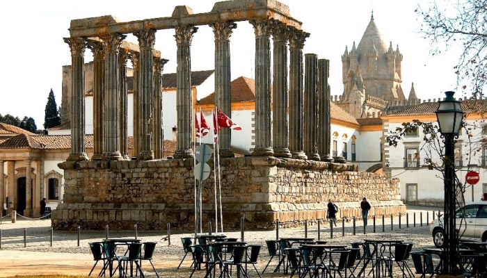 Évora