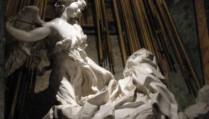 Obra em mámore O Êxtase de Santa Teresa aproximada